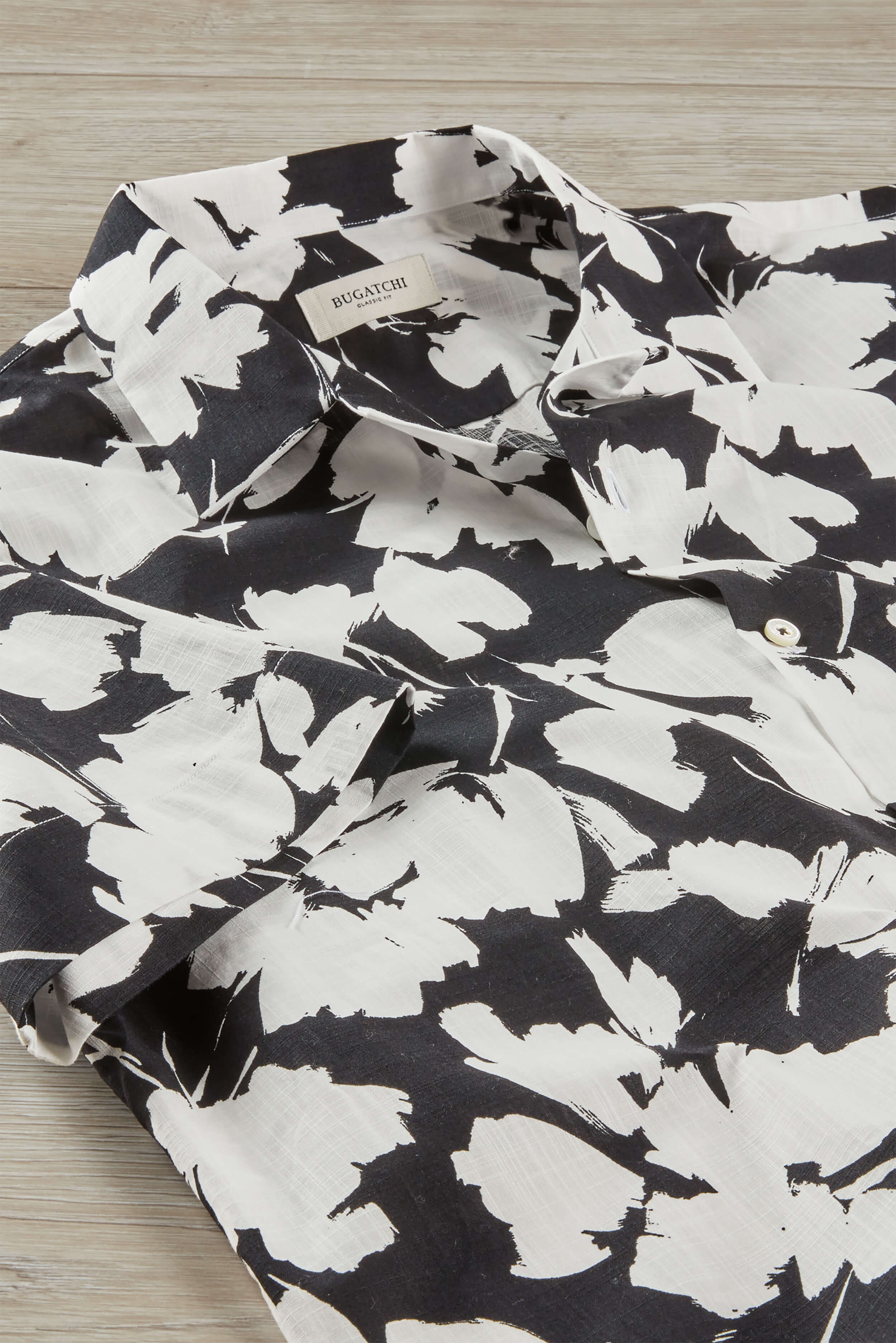 Bugatchi Short Sleeve Bold Floral Shirt - Image 2